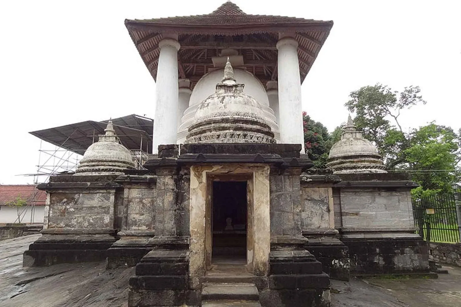 Gadaladeniya Temple