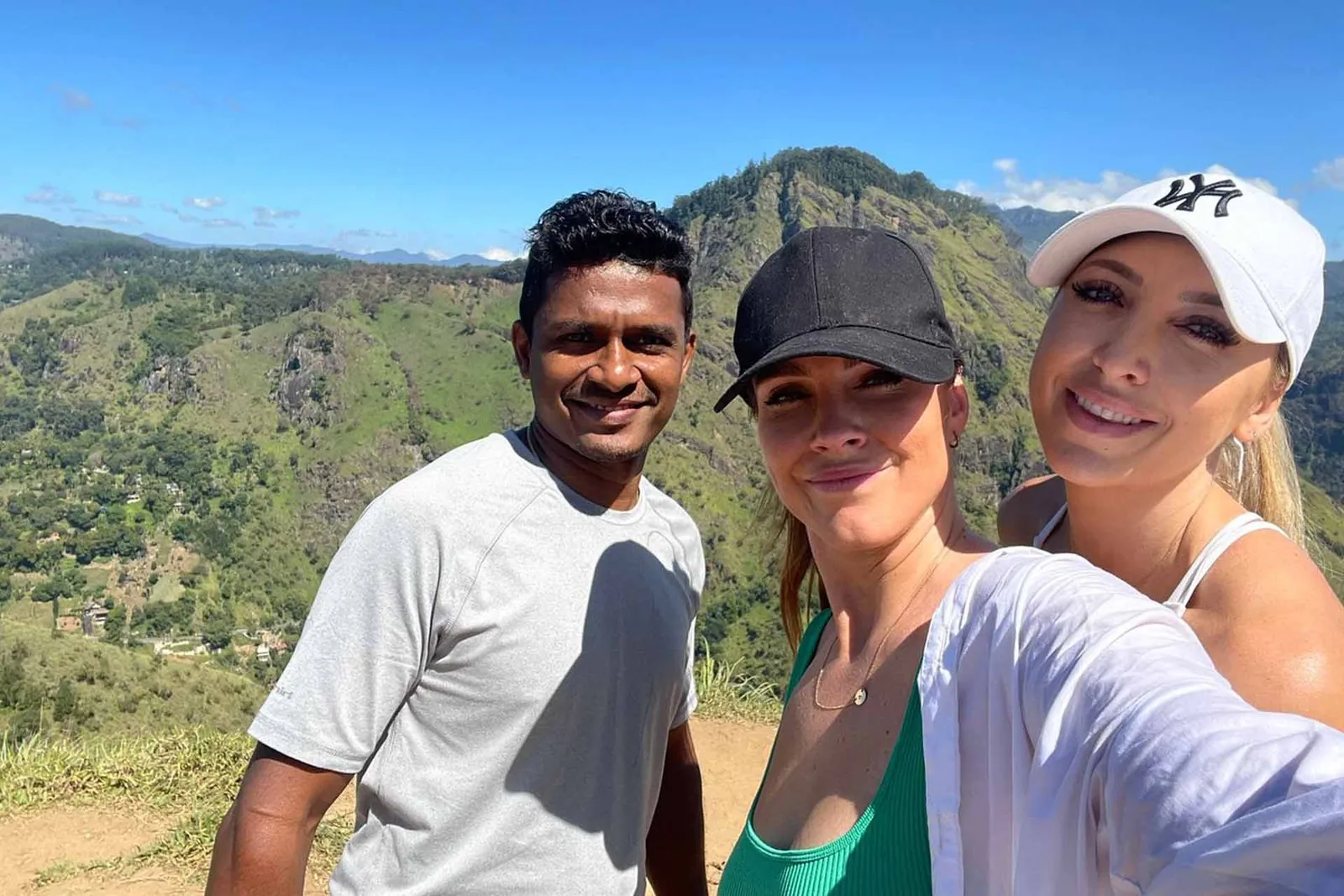 14 Days South West Culture and Coast Tour Package with Hotels — Sri Lankan landscape
